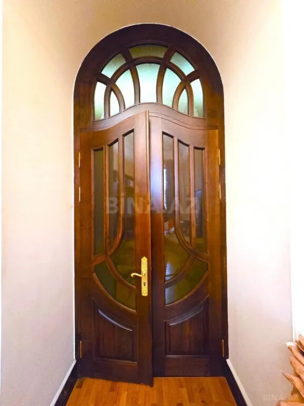 Satılır 5 otaqlı mənzil 225 m²