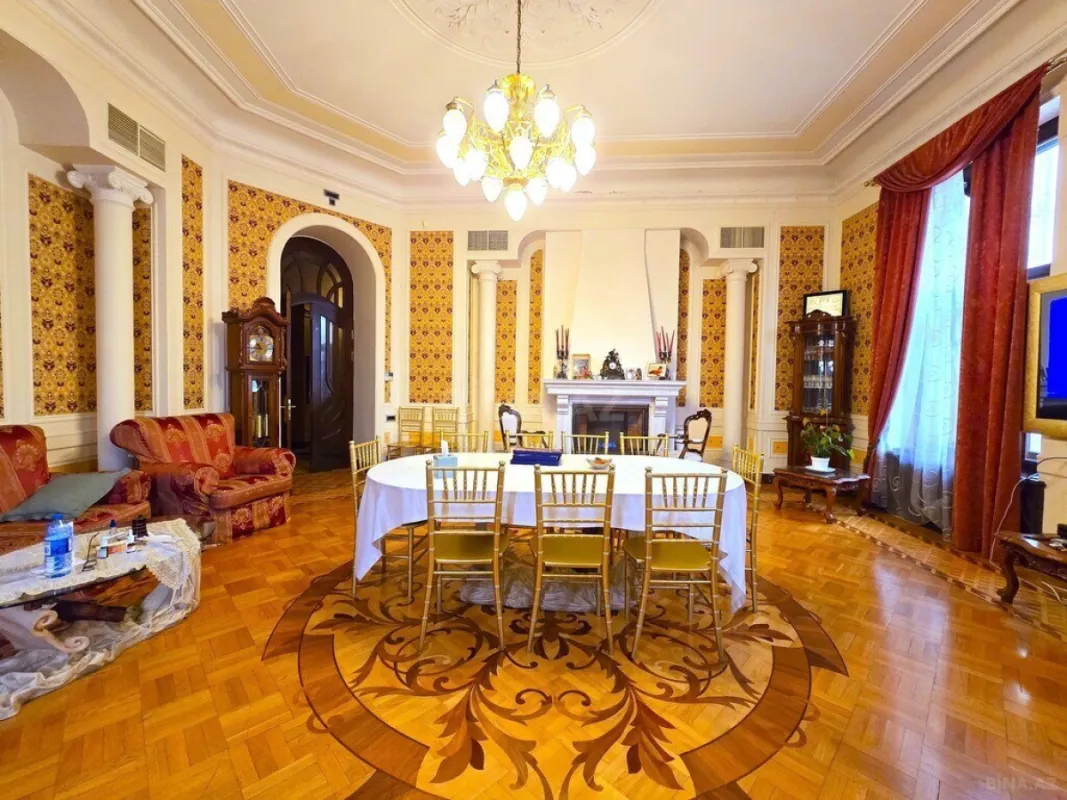 Satılır 5 otaqlı mənzil 225 m²