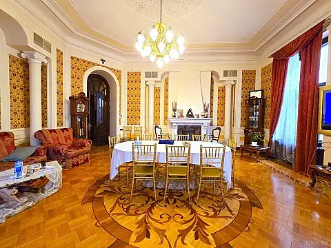 Satılır 5 otaqlı mənzil 225 m²