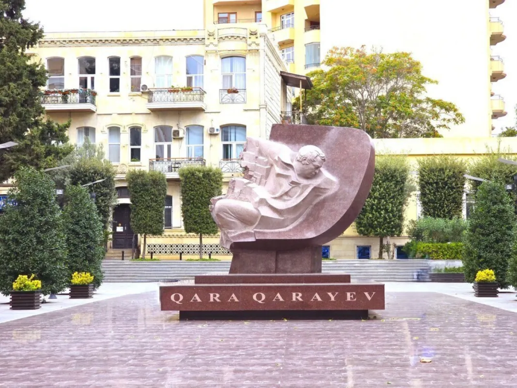 Satılır 5 otaqlı mənzil 225 m²