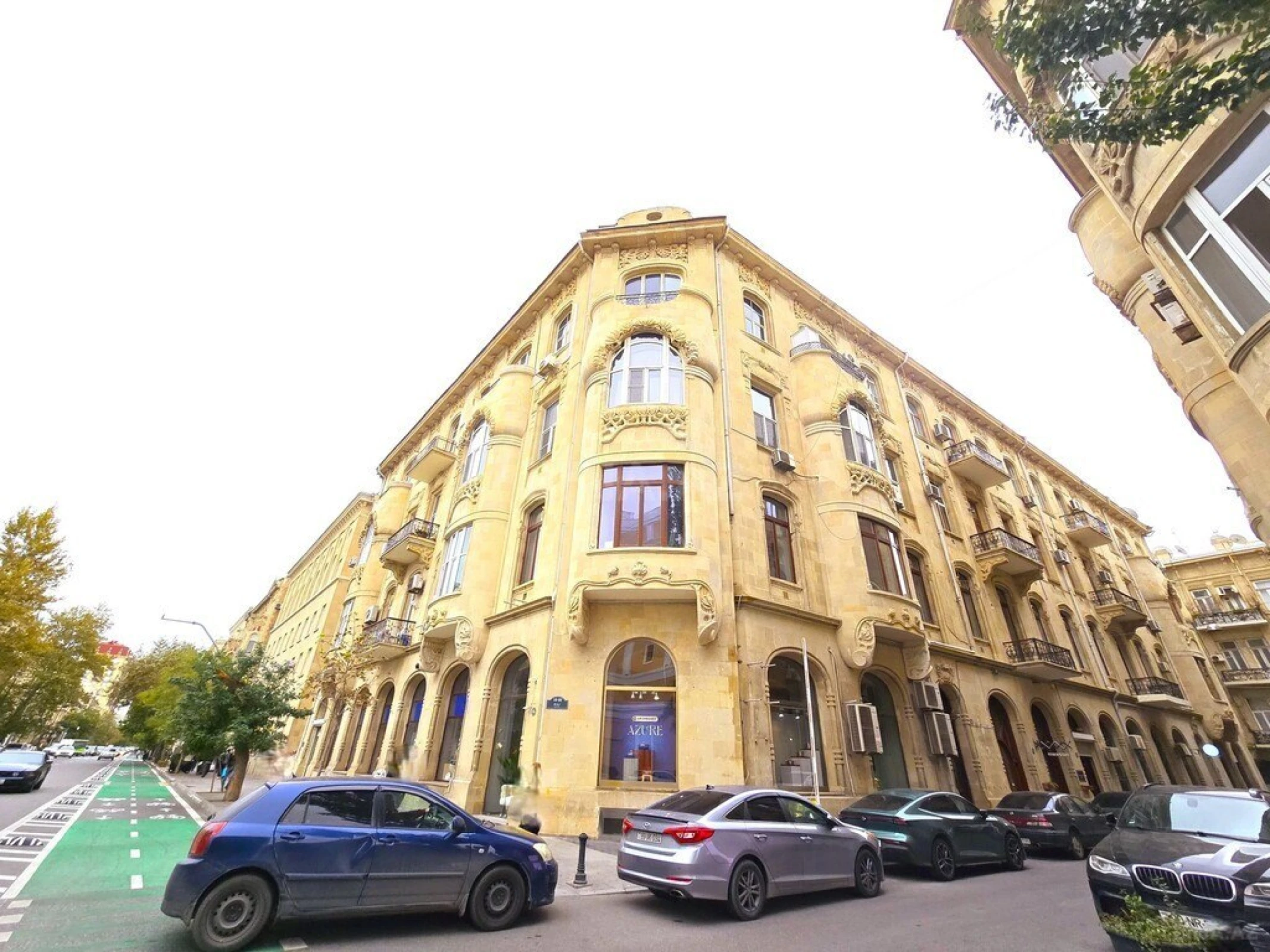 Satılır 5 otaqlı mənzil 225 m²