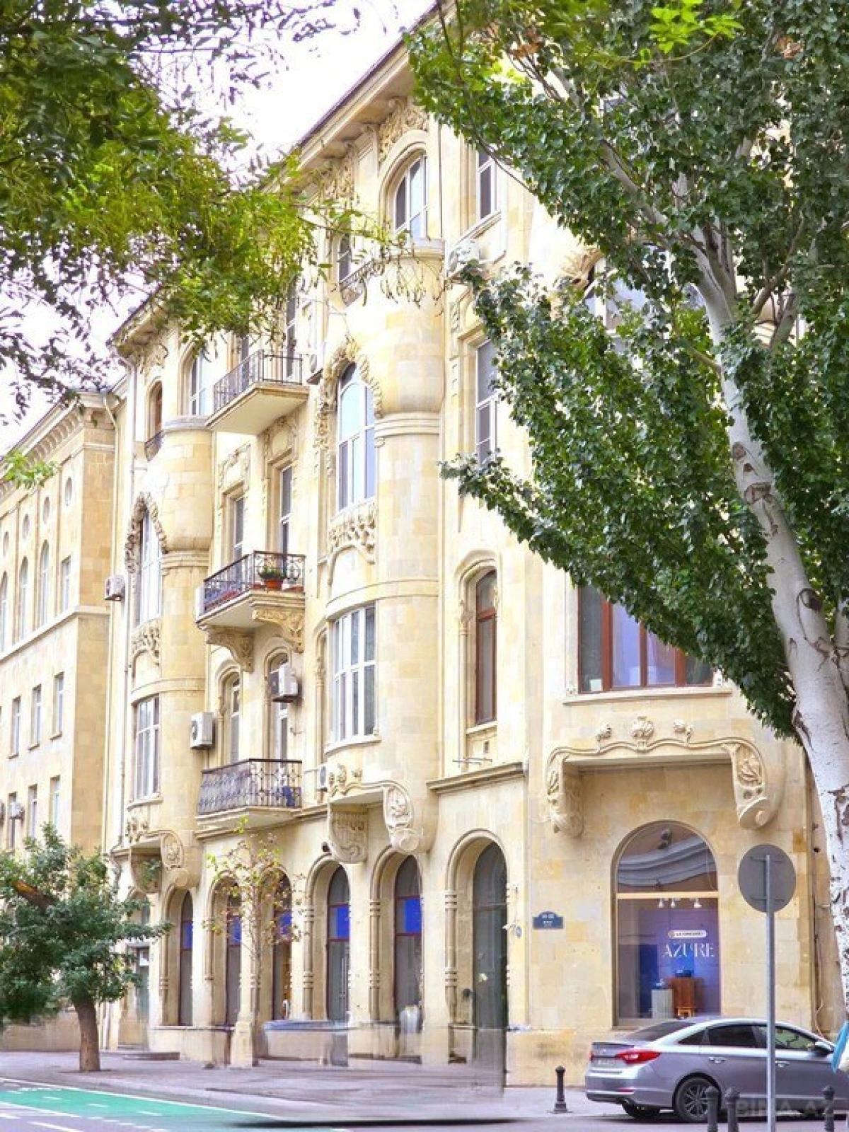 Satılır 5 otaqlı mənzil 225 m²