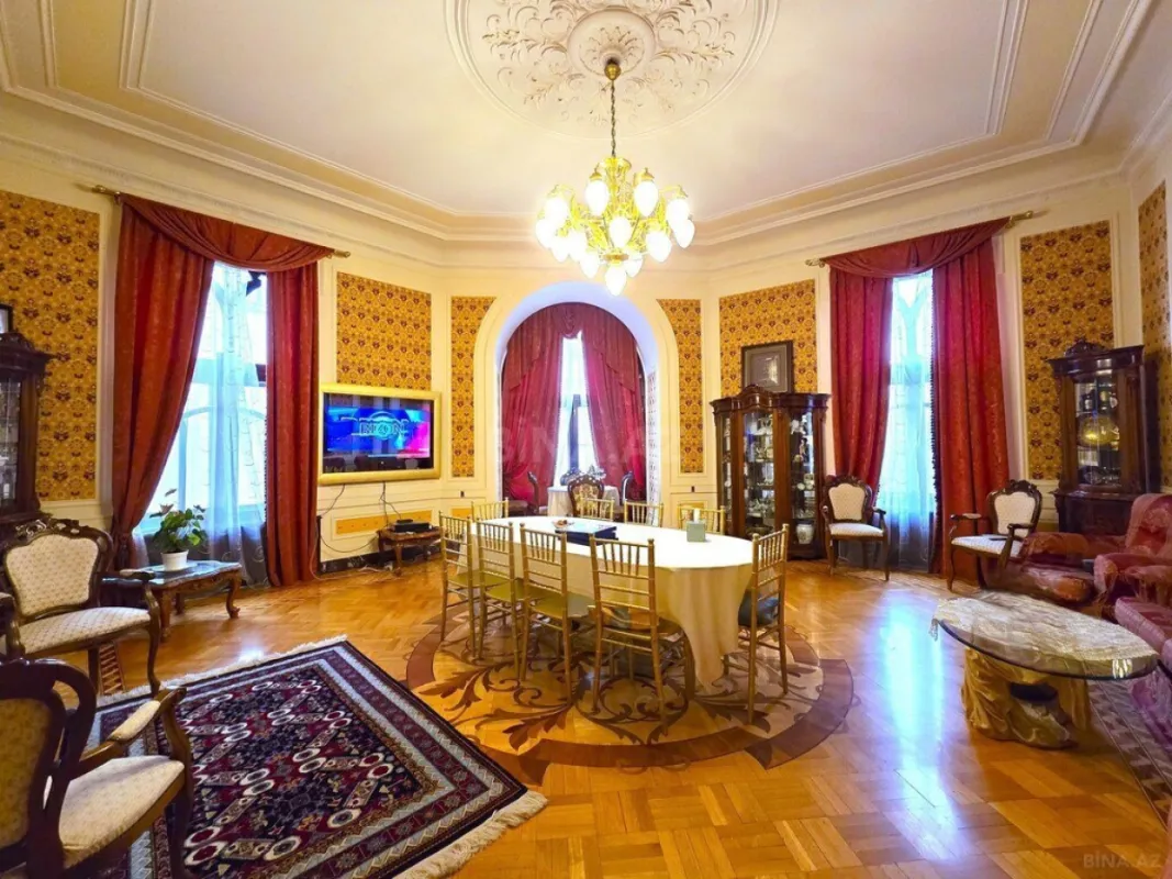 Satılır 5 otaqlı mənzil 225 m²