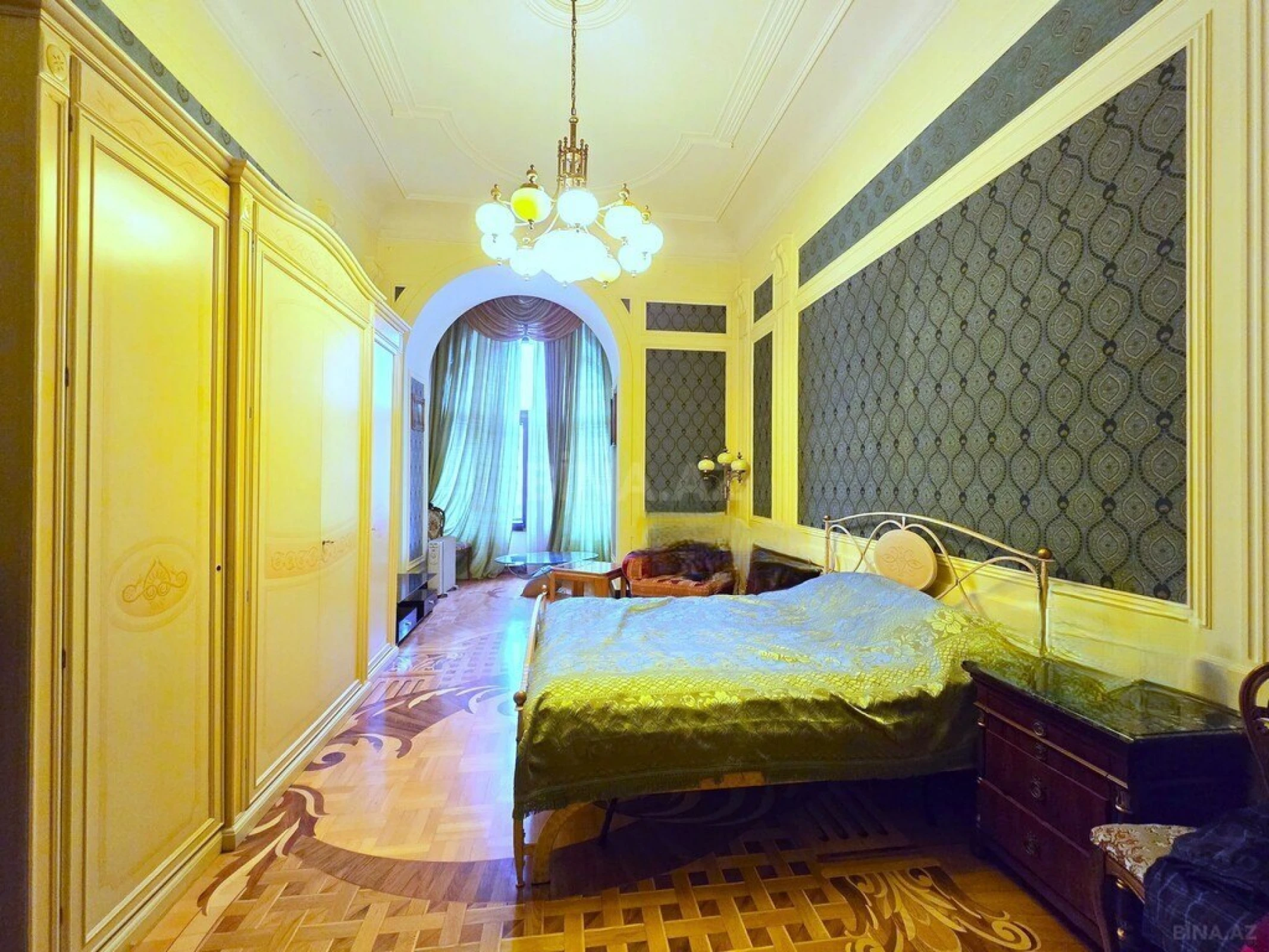 Satılır 5 otaqlı mənzil 225 m²