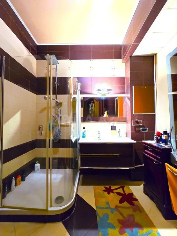 Satılır 5 otaqlı mənzil 225 m²