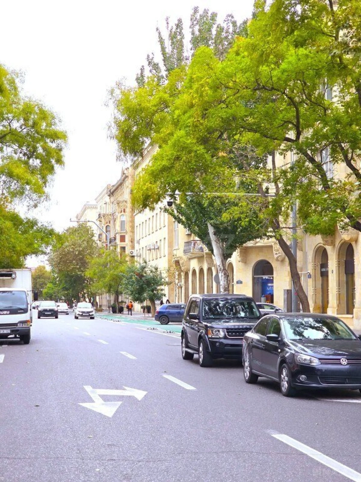 Satılır 5 otaqlı mənzil 225 m²