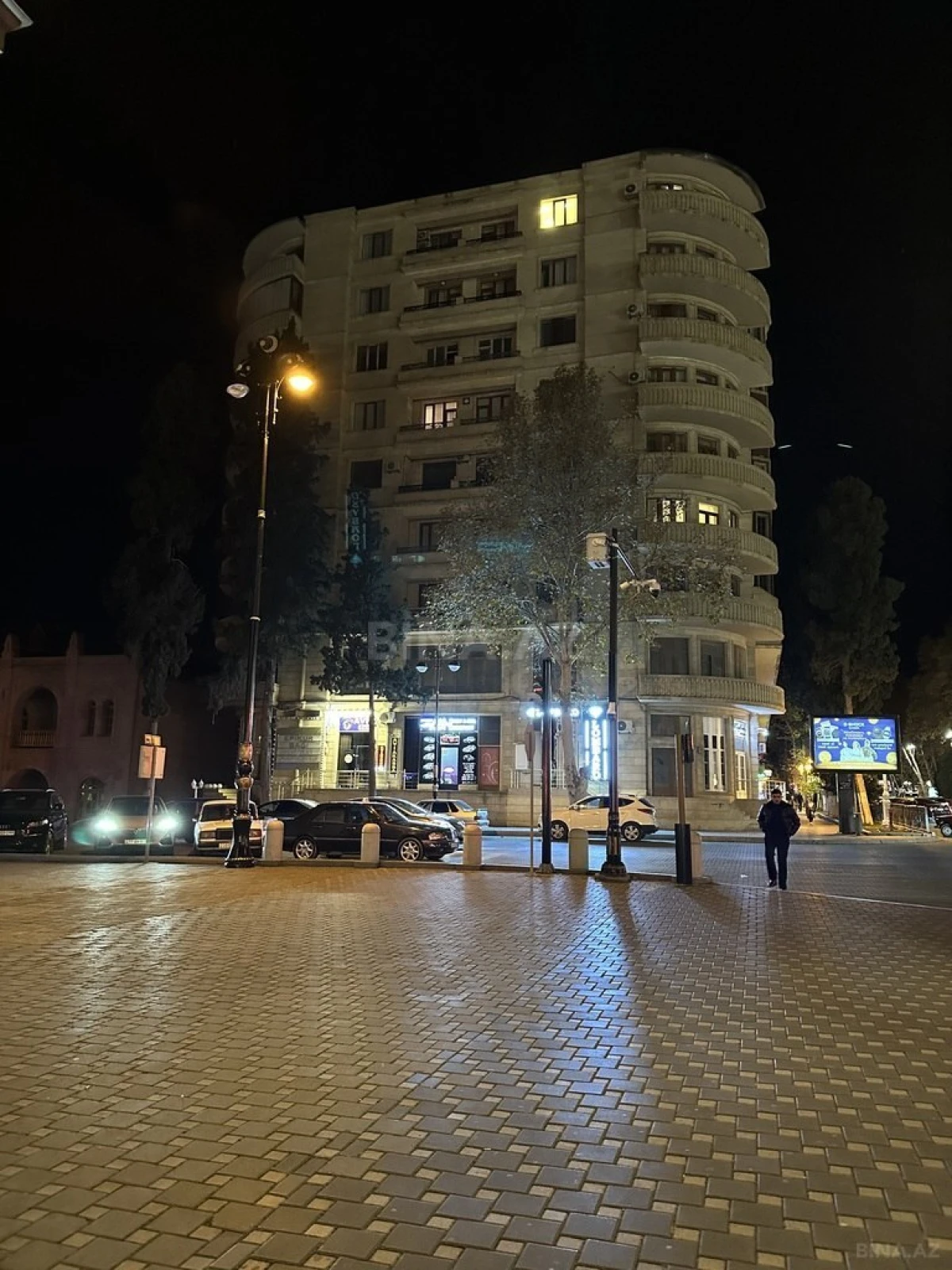 Satılır 6 otaqlı mənzil 265 m²