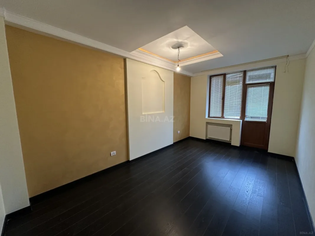 Satılır 6 otaqlı mənzil 265 m²