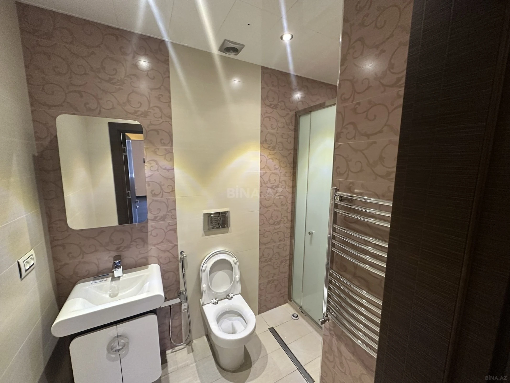 Satılır 6 otaqlı mənzil 265 m²
