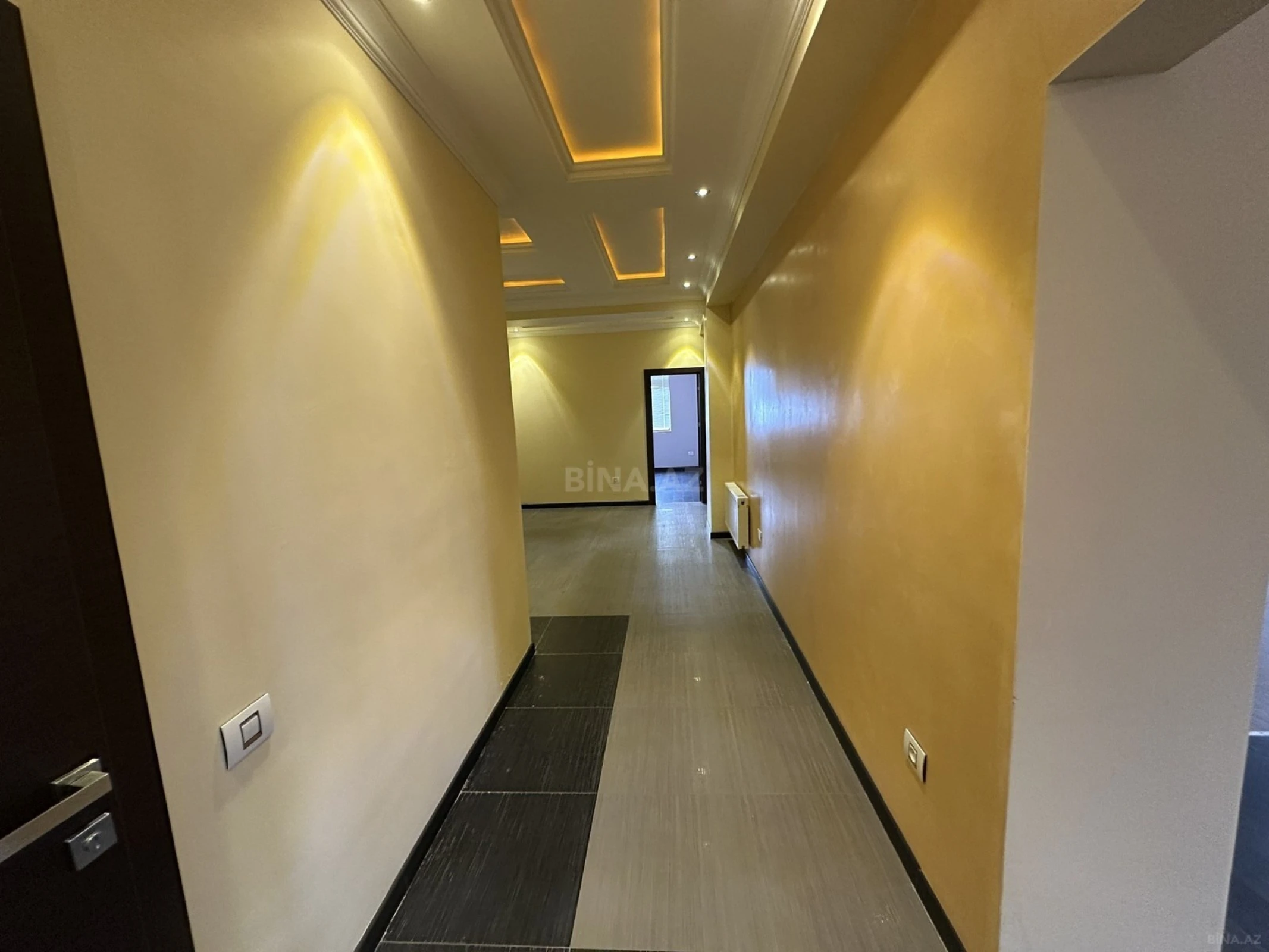 Satılır 6 otaqlı mənzil 265 m²