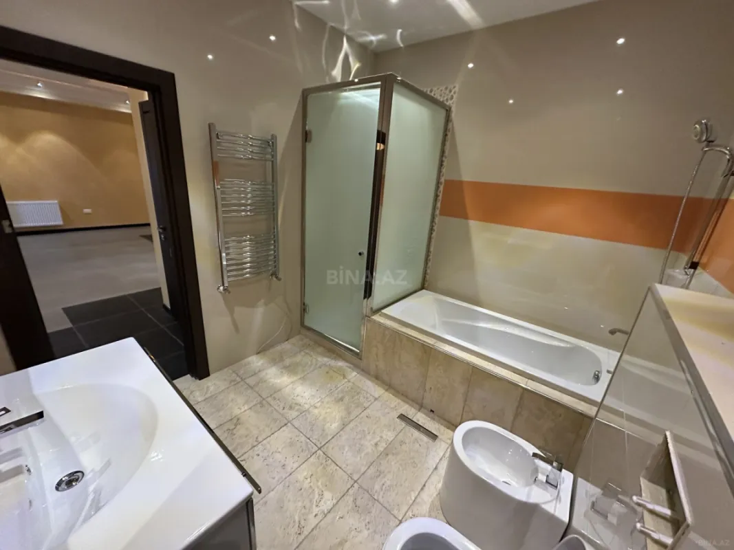 Satılır 6 otaqlı mənzil 265 m²