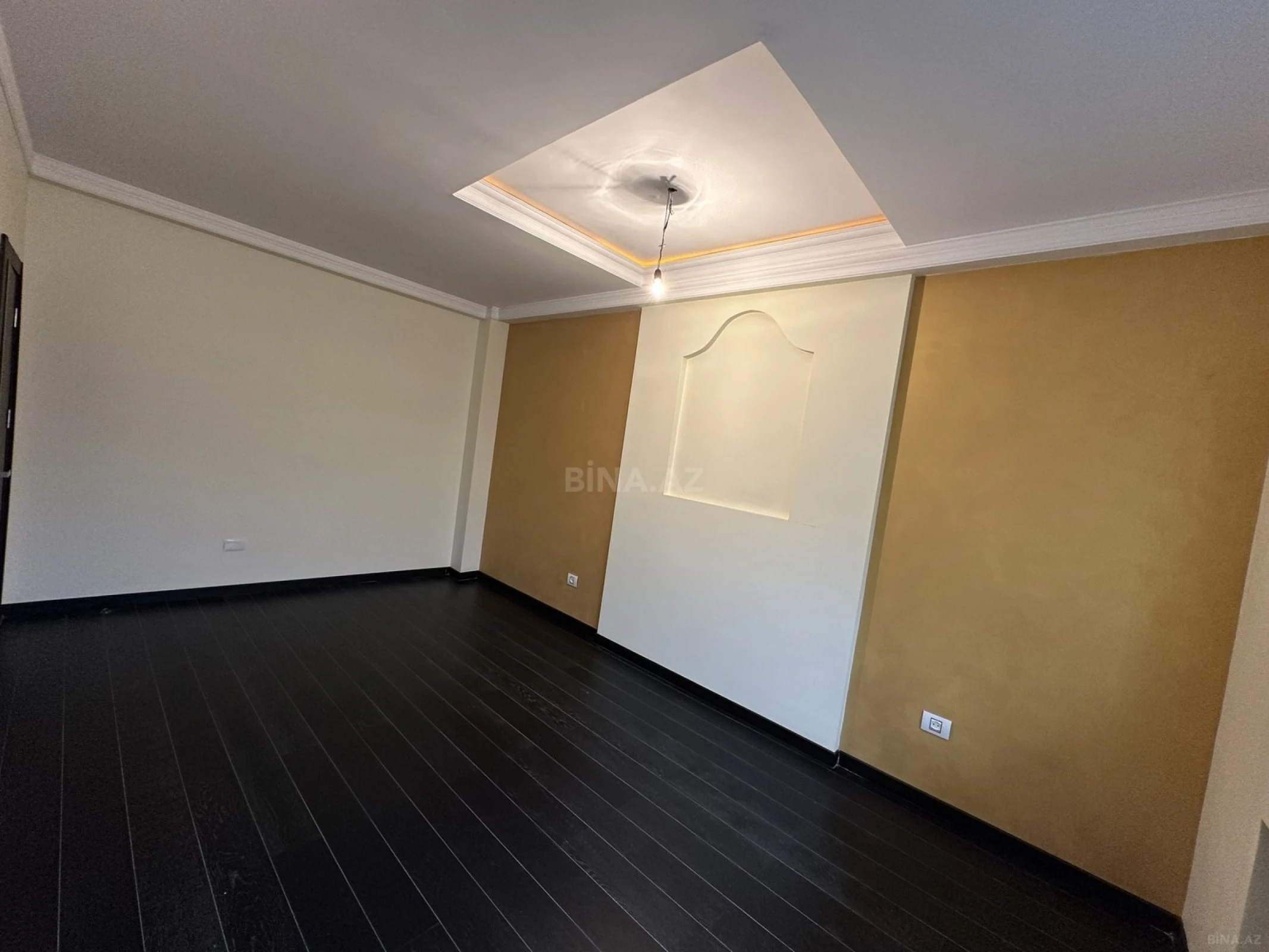 Satılır 6 otaqlı mənzil 265 m²
