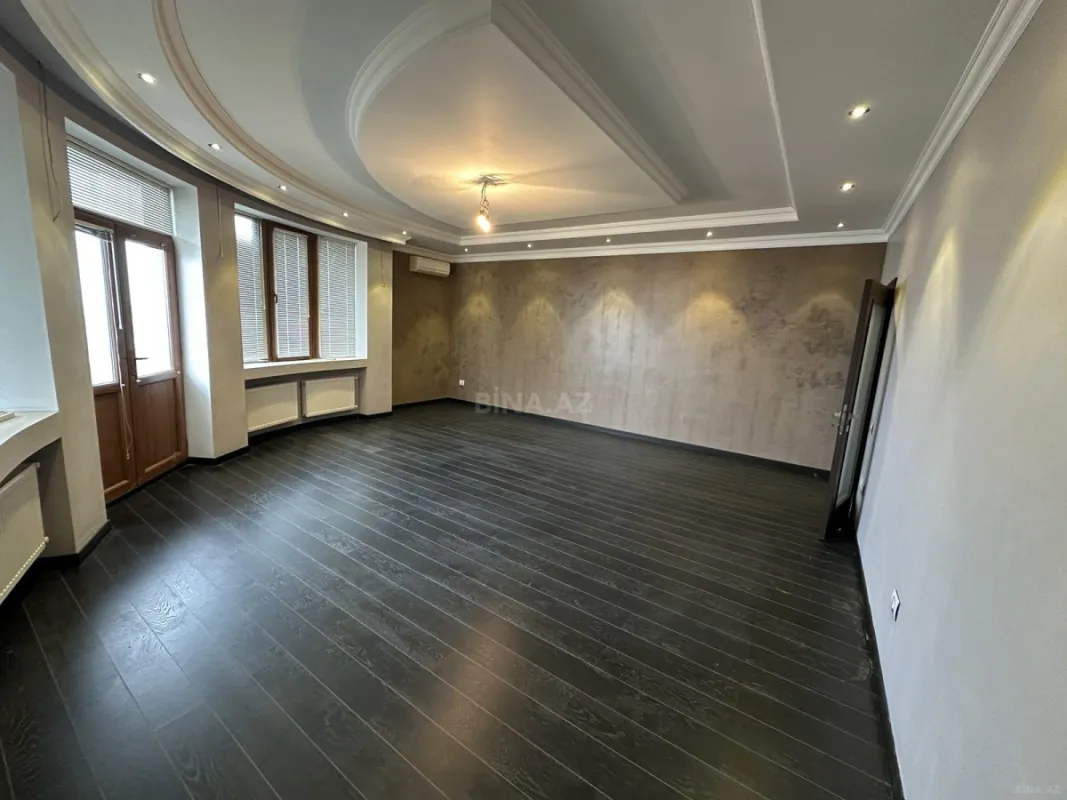 Satılır 6 otaqlı mənzil 265 m²