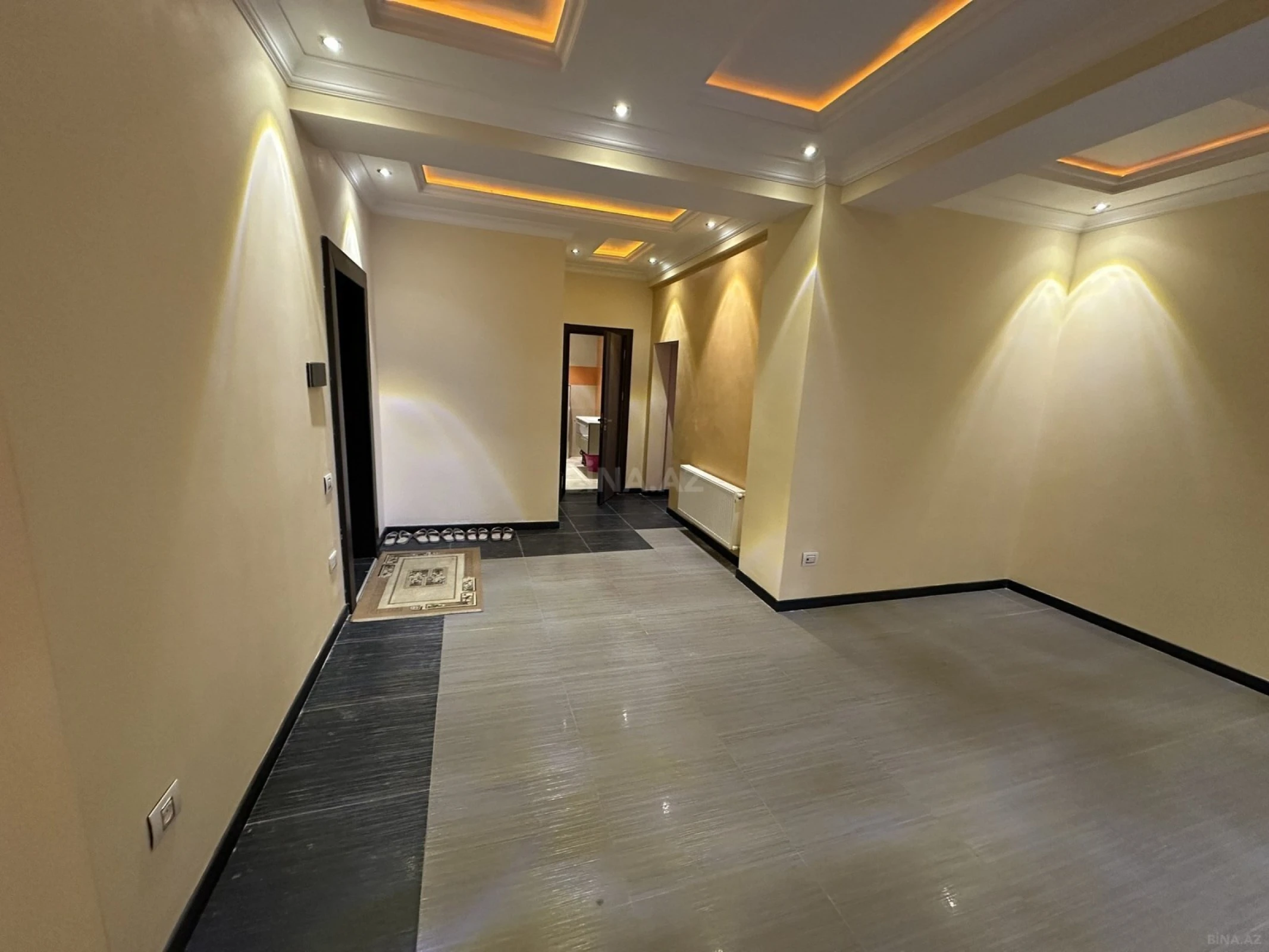 Satılır 6 otaqlı mənzil 265 m²