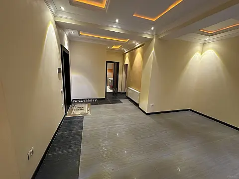 Satılır 6 otaqlı mənzil 265 m²