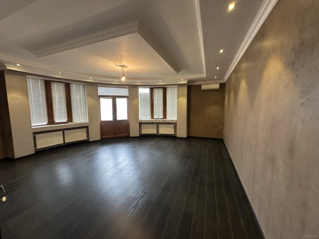 Satılır 6 otaqlı mənzil 265 m²