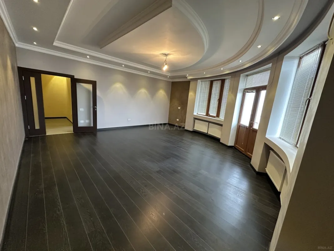 Satılır 6 otaqlı mənzil 265 m²
