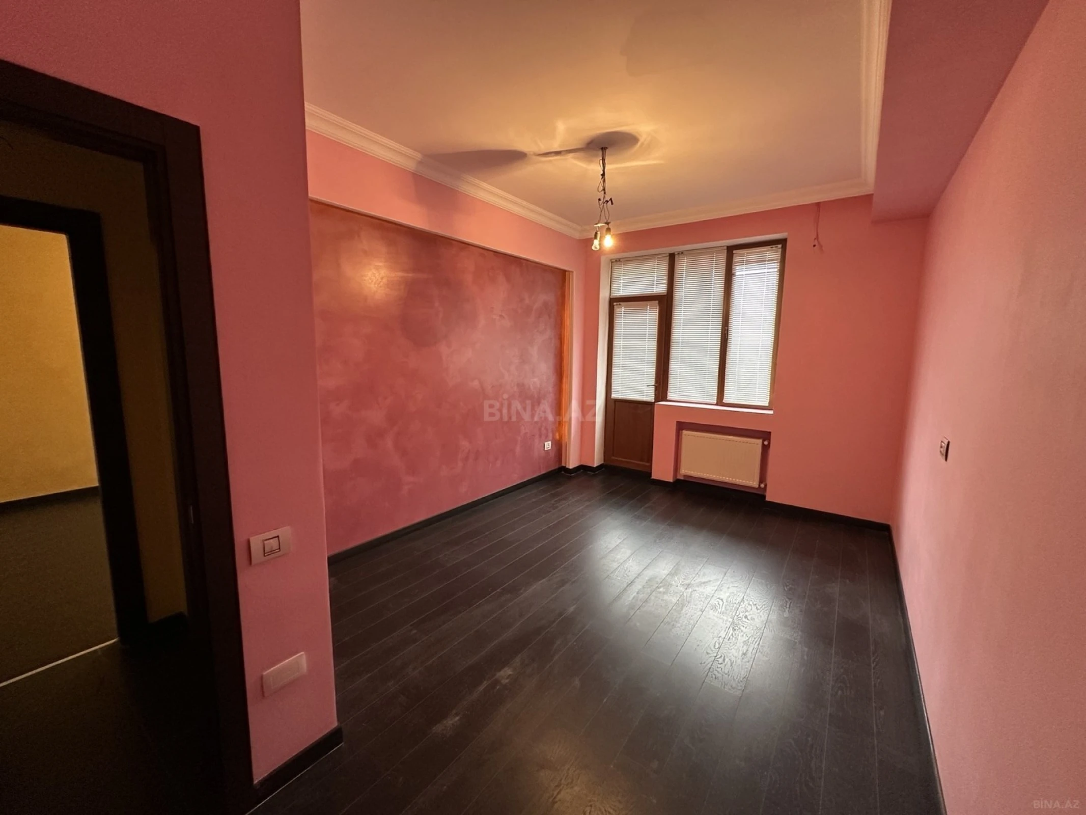 Satılır 6 otaqlı mənzil 265 m²
