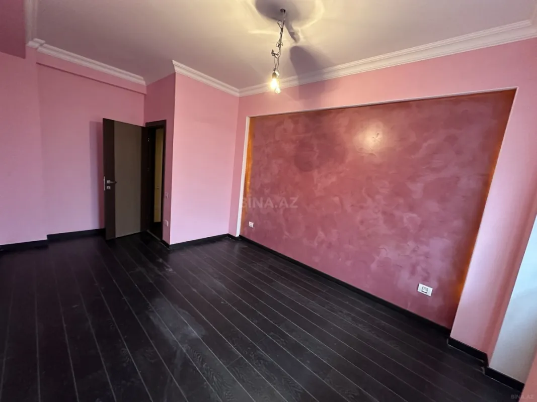 Satılır 6 otaqlı mənzil 265 m²