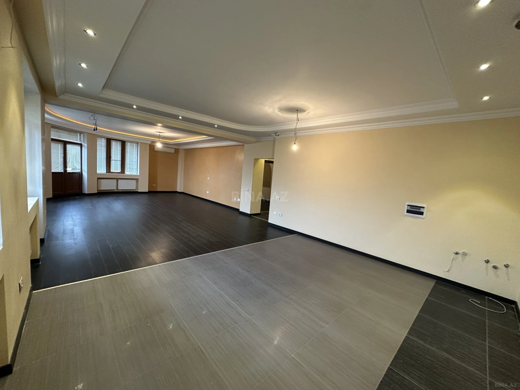 Satılır 6 otaqlı mənzil 265 m²