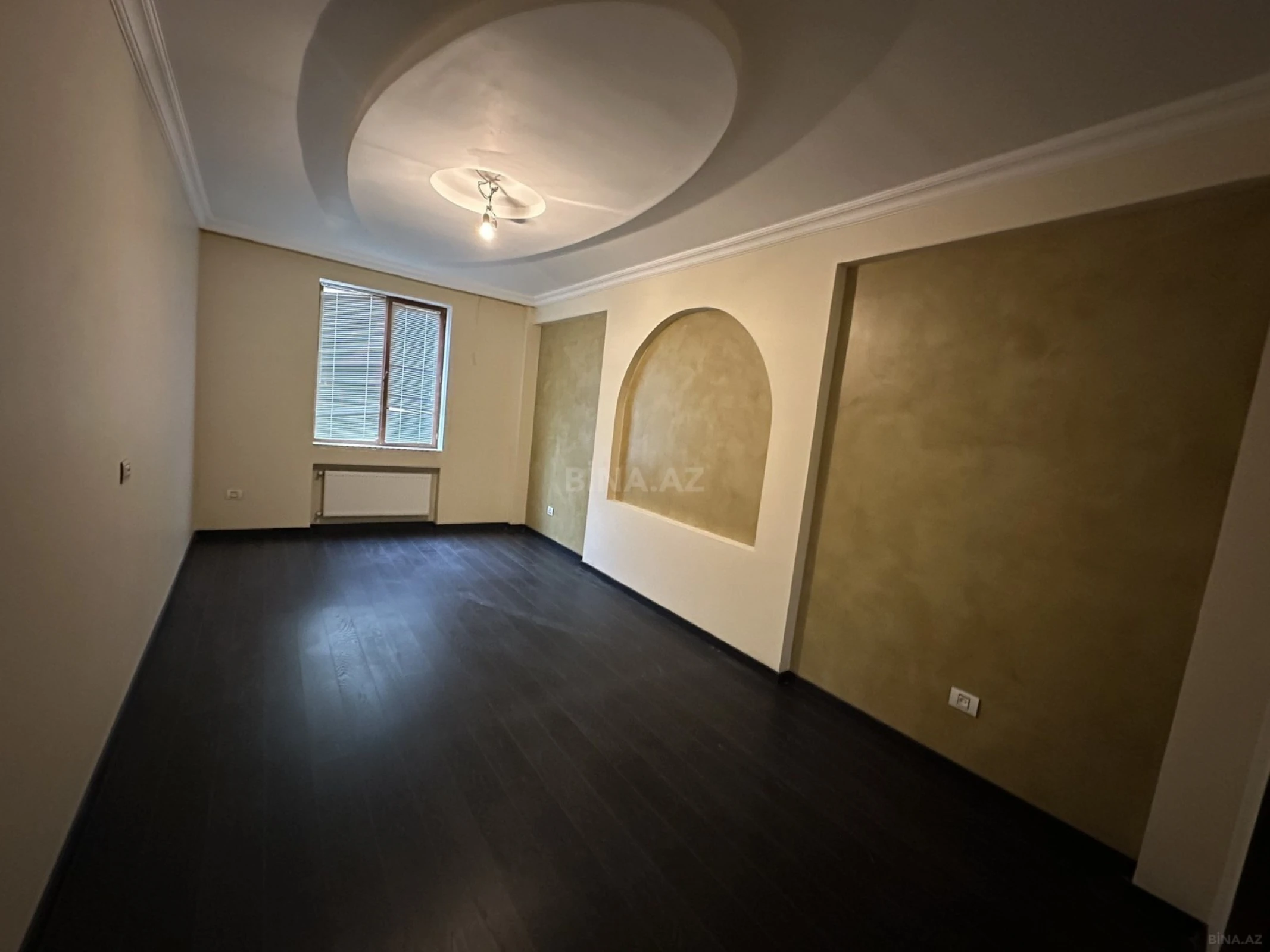 Satılır 6 otaqlı mənzil 265 m²