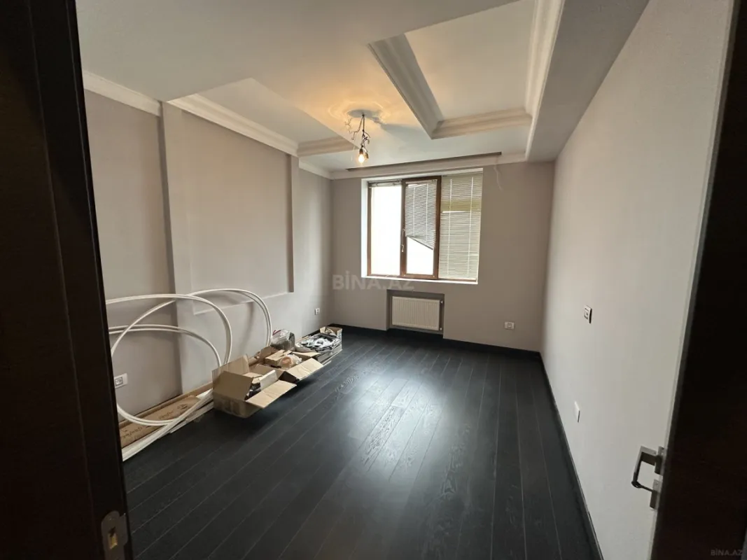 Satılır 6 otaqlı mənzil 265 m²