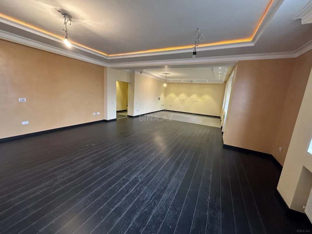 Satılır 6 otaqlı mənzil 265 m²