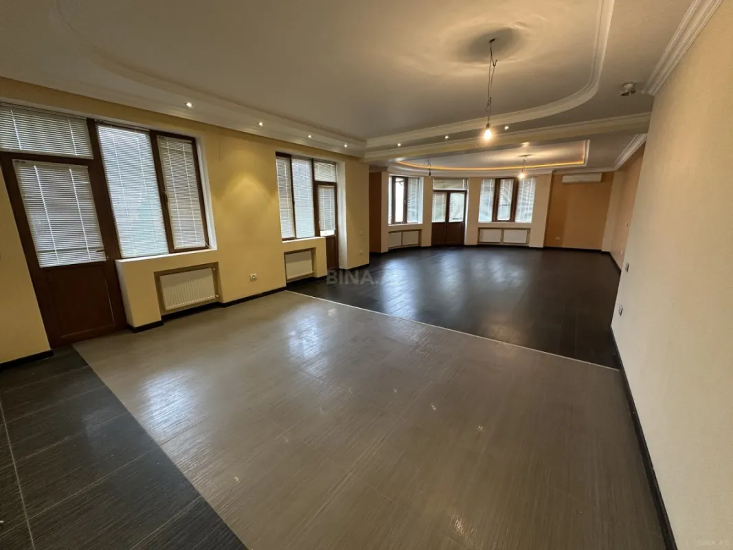 Satılır 6 otaqlı mənzil 265 m²