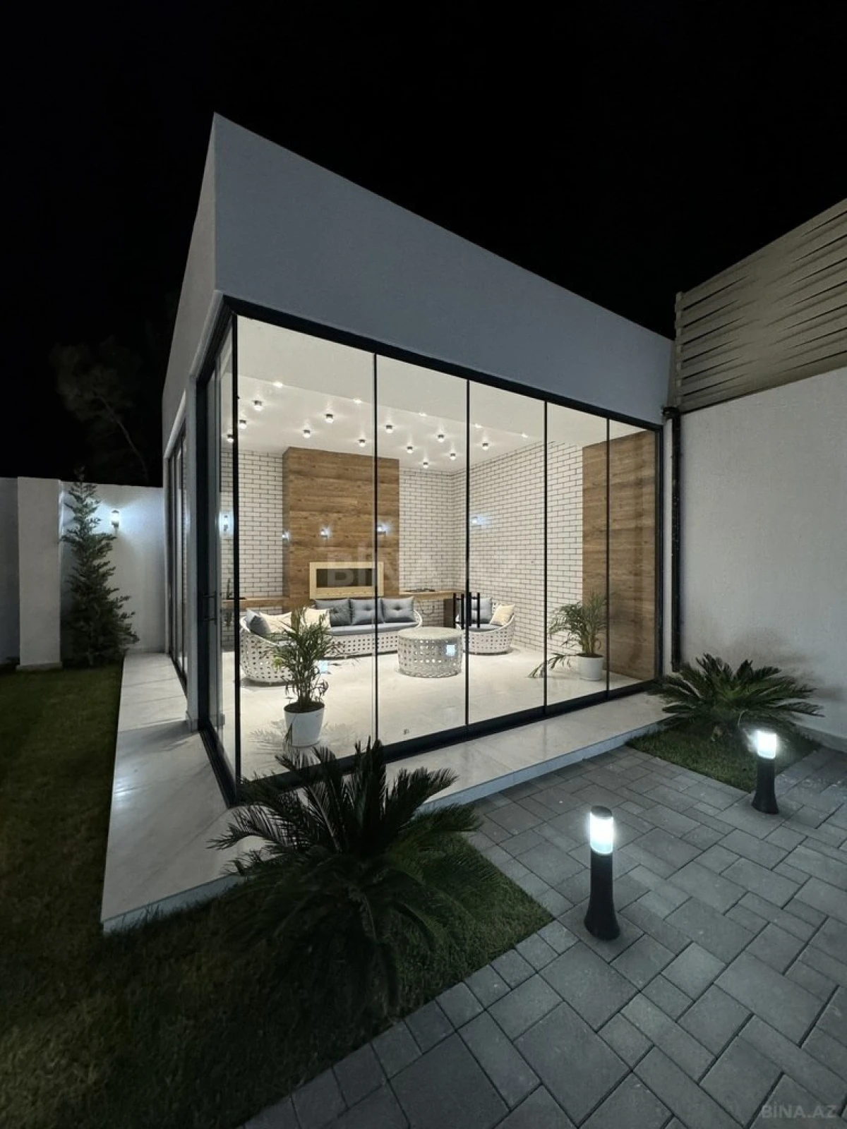 Satılır 4 otaqlı həyət evi 300 m²