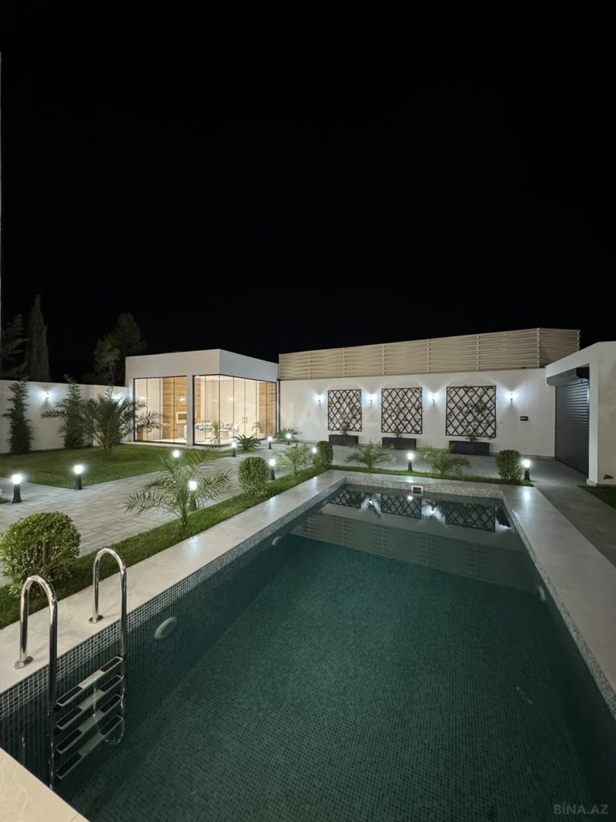 Satılır 4 otaqlı həyət evi 300 m²