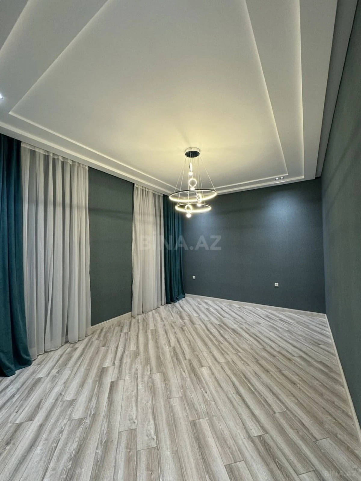 Satılır 4 otaqlı həyət evi 300 m²