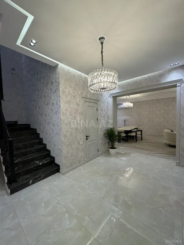 Satılır 4 otaqlı həyət evi 300 m²