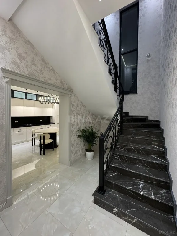 Satılır 4 otaqlı həyət evi 300 m²