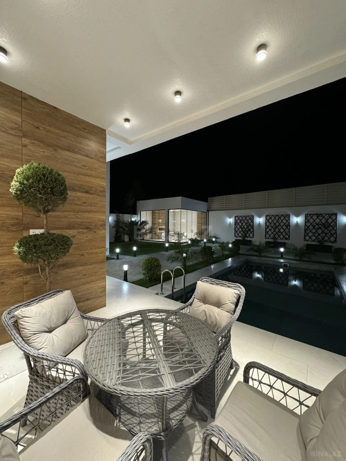 Satılır 4 otaqlı həyət evi 300 m²