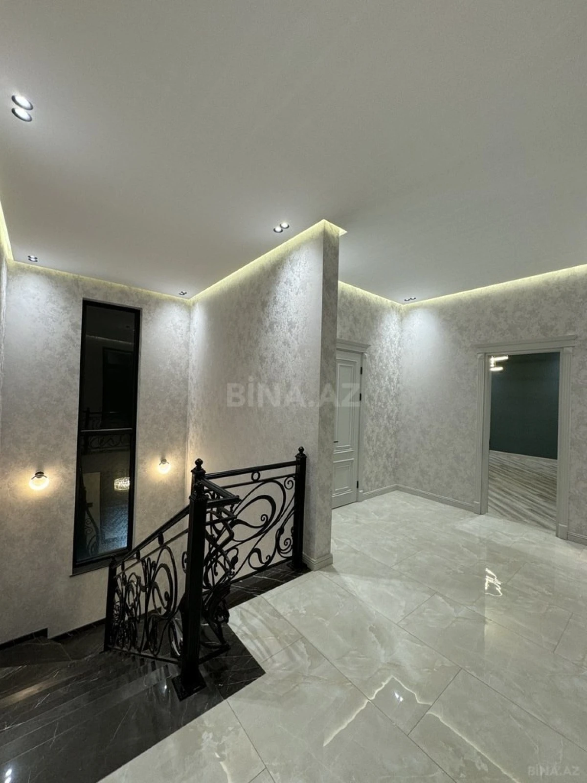 Satılır 4 otaqlı həyət evi 300 m²