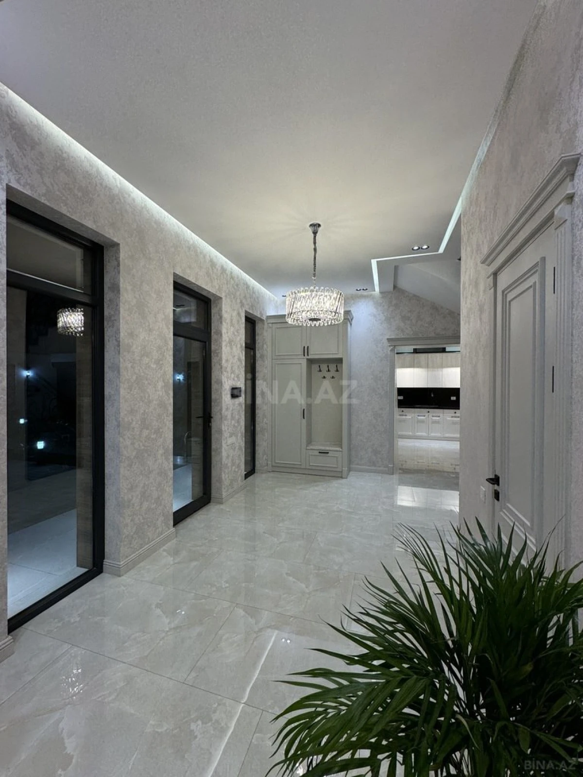 Satılır 4 otaqlı həyət evi 300 m²