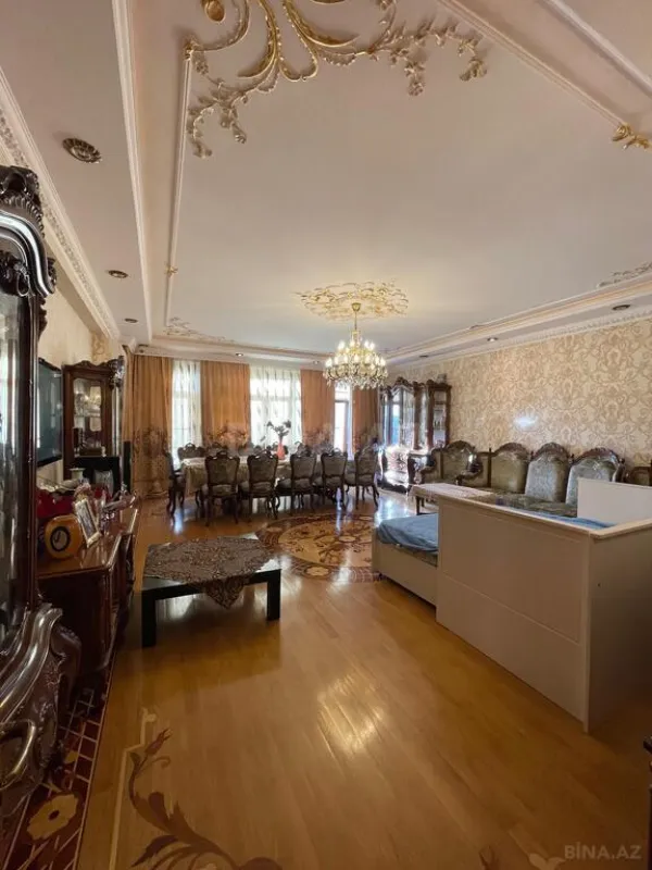 Satılır 3 otaqlı mənzil 196 m²