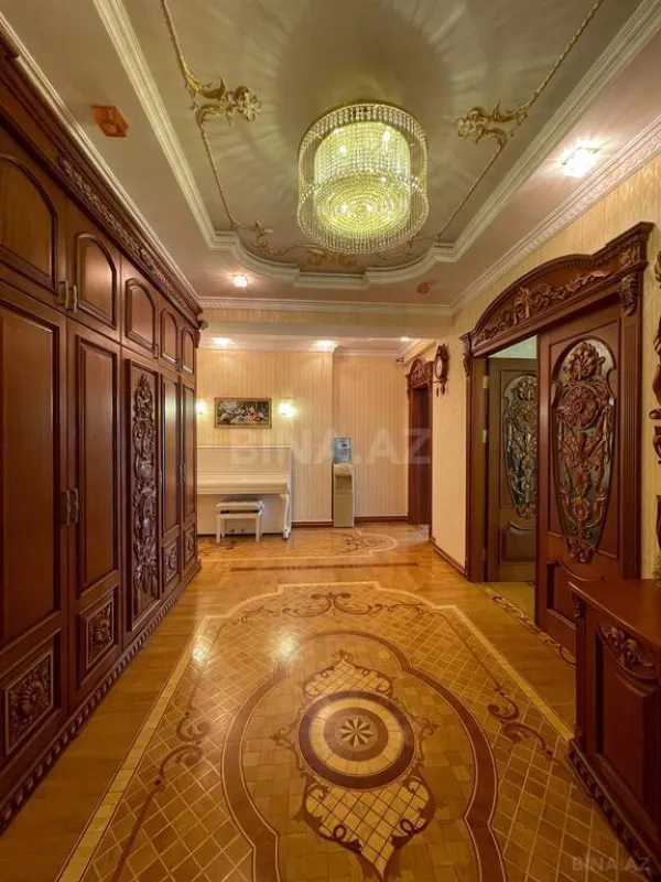 Satılır 3 otaqlı mənzil 196 m²