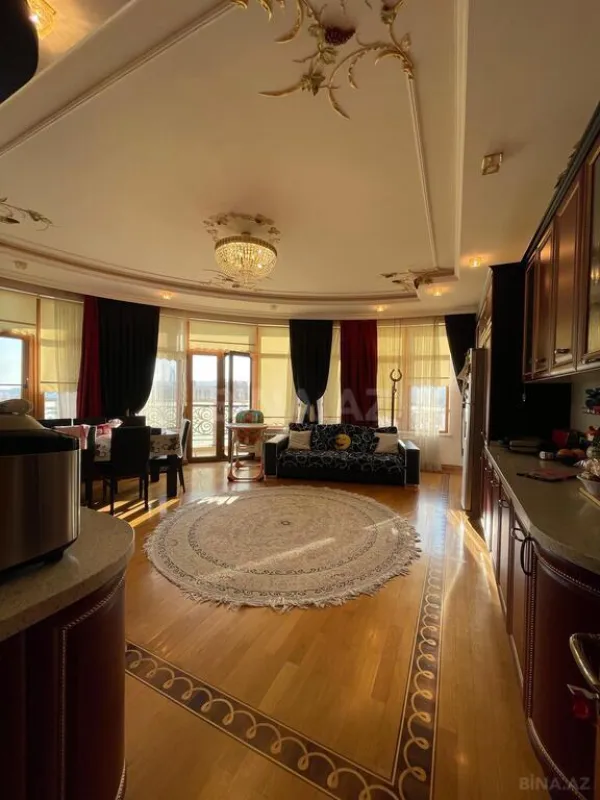 Satılır 3 otaqlı mənzil 196 m²