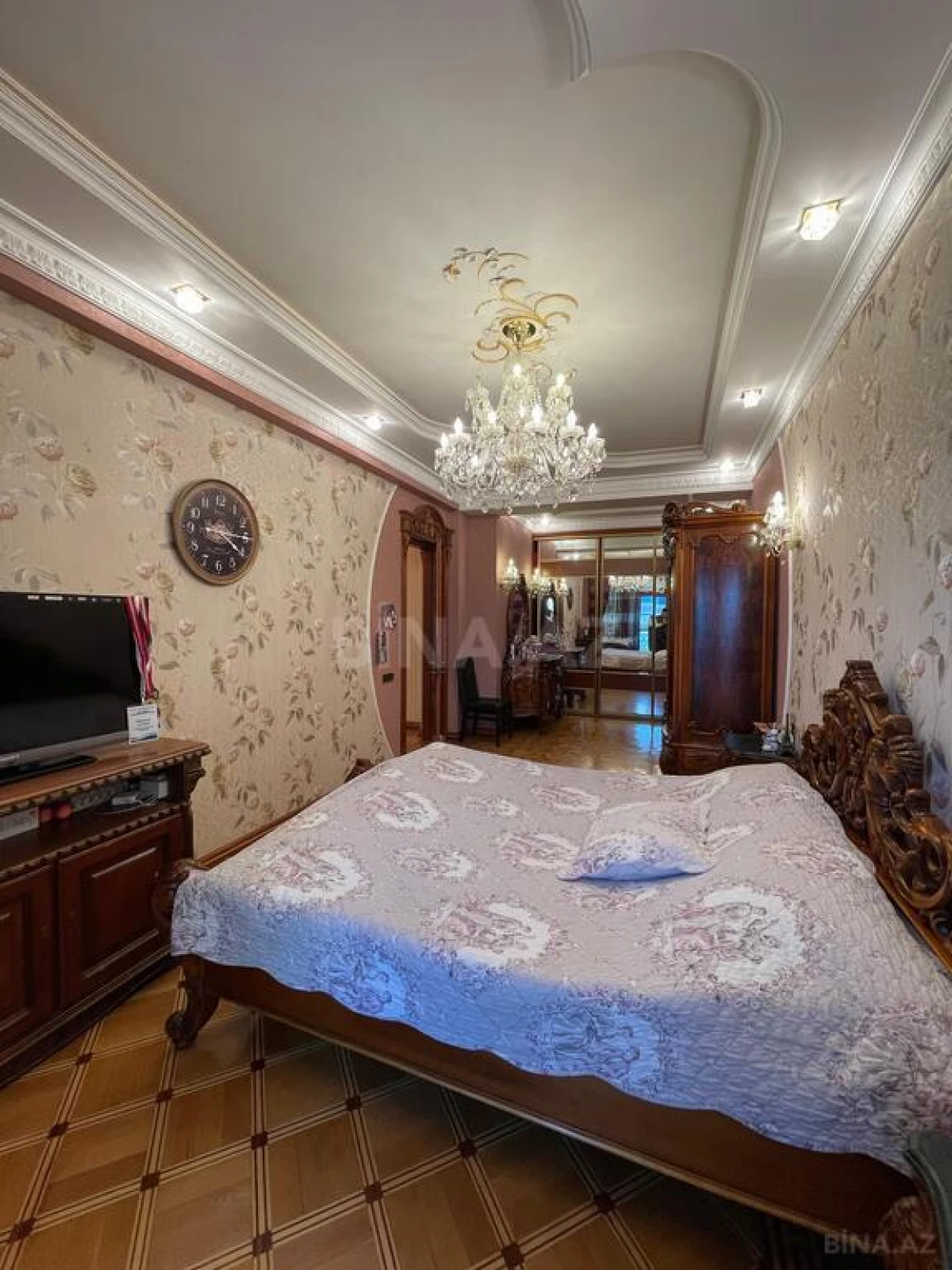 Satılır 3 otaqlı mənzil 196 m²