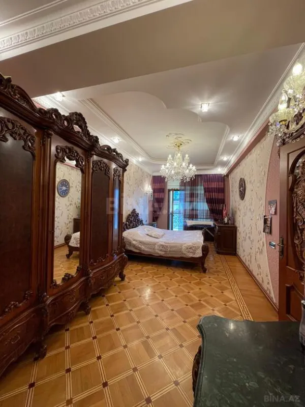 Satılır 3 otaqlı mənzil 196 m²