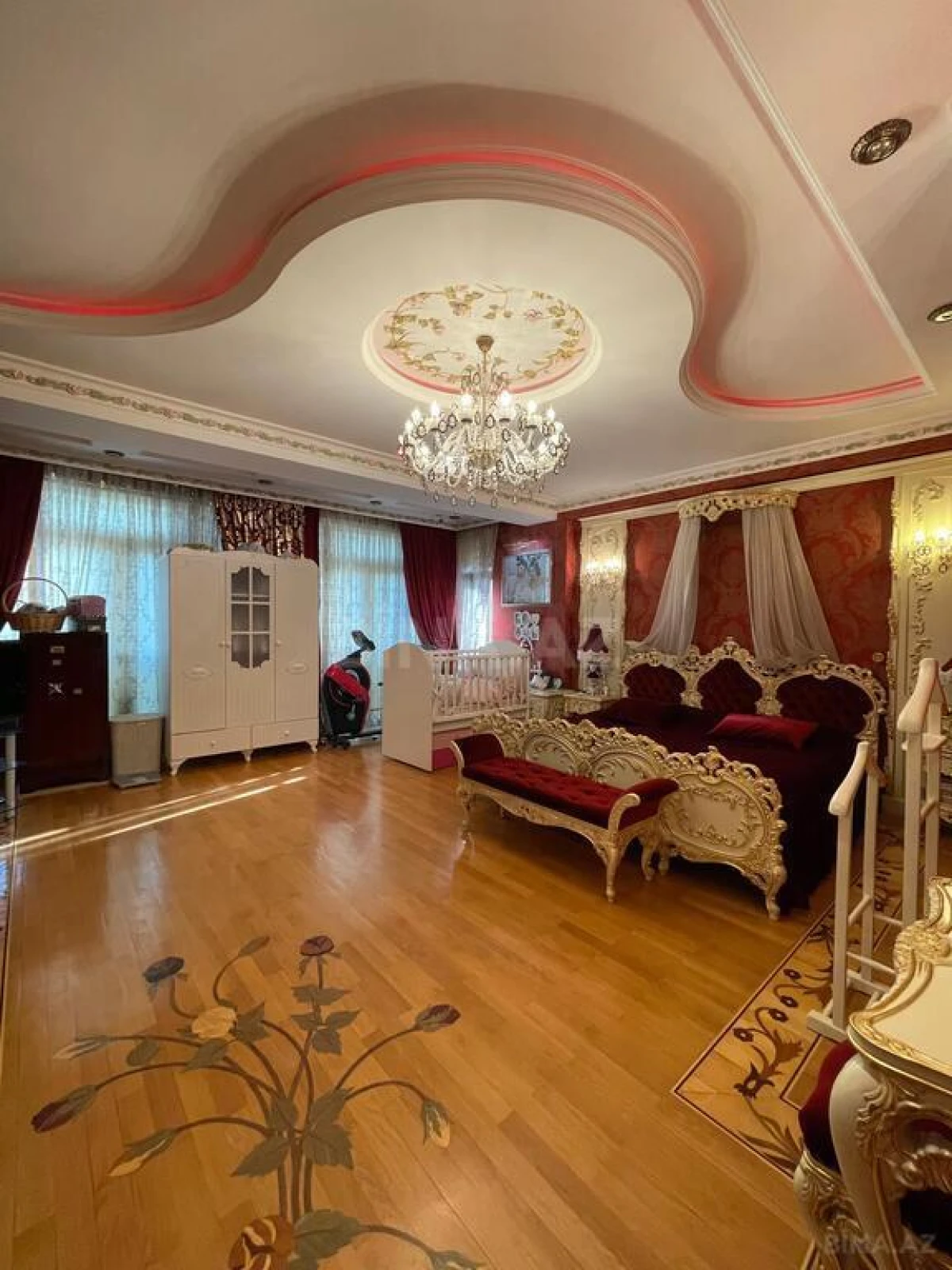 Satılır 3 otaqlı mənzil 196 m²