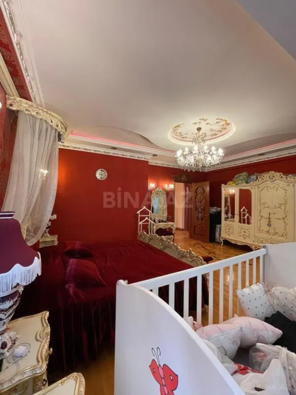 Satılır 3 otaqlı mənzil 196 m²
