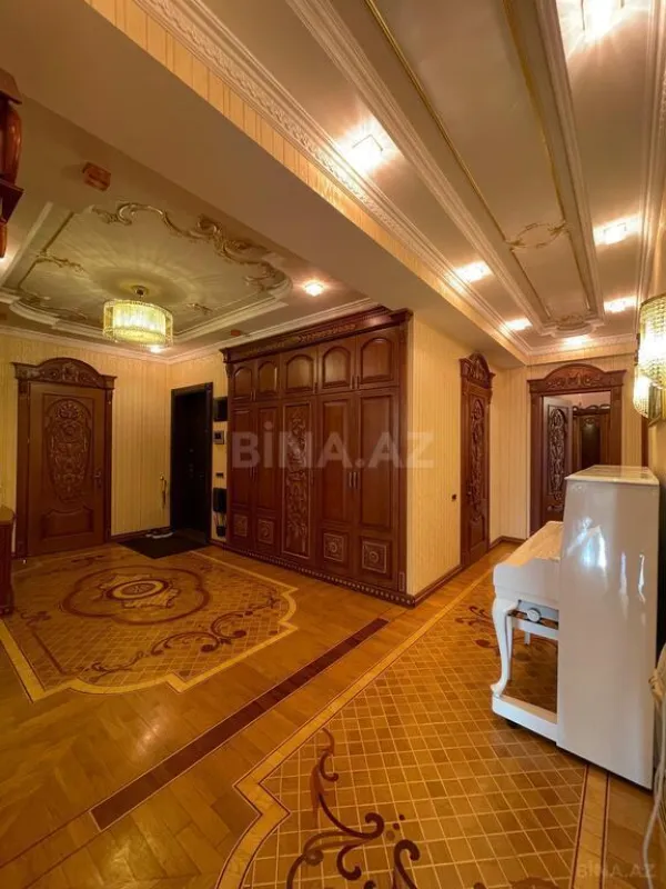 Satılır 3 otaqlı mənzil 196 m²
