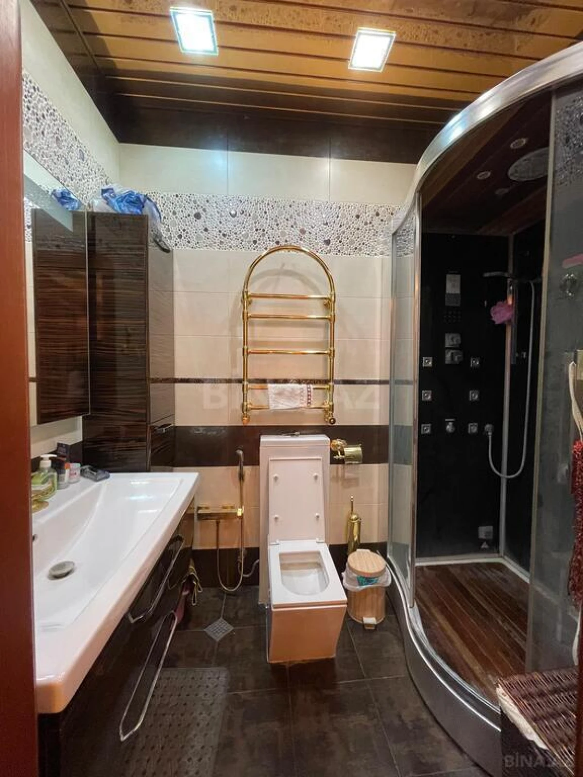 Satılır 3 otaqlı mənzil 196 m²