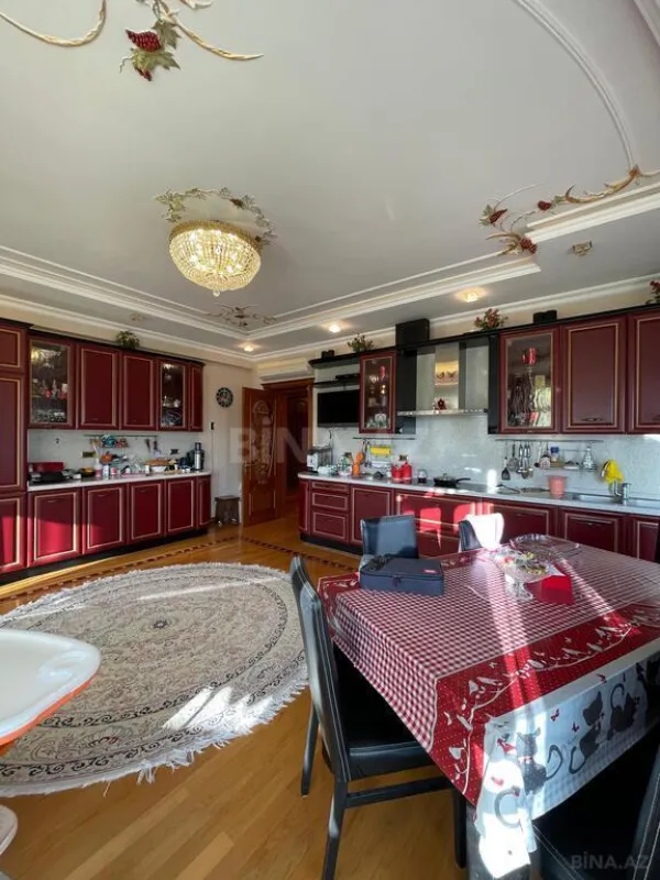 Satılır 3 otaqlı mənzil 196 m²