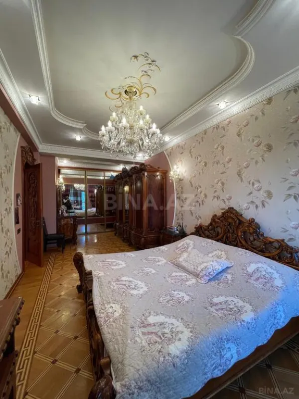 Satılır 3 otaqlı mənzil 196 m²