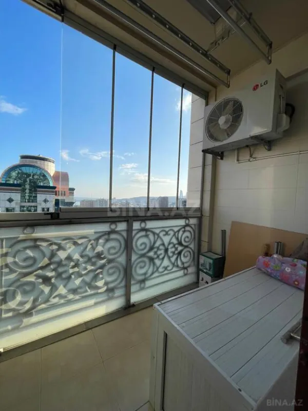 Satılır 3 otaqlı mənzil 196 m²