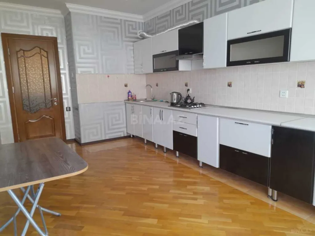 Kirayə verilir 3 otaqlı mənzil 135 m²