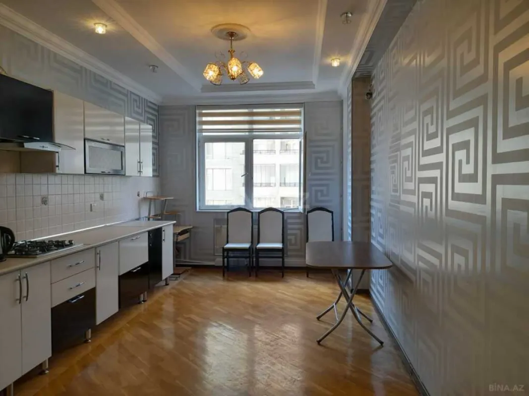 Kirayə verilir 3 otaqlı mənzil 135 m²